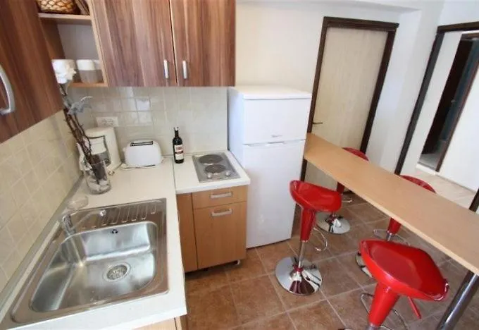 Apartments With A Parking Space Novi Vinodolski - 11423