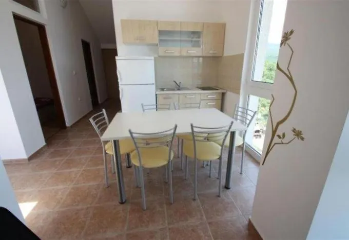 Apartments With A Parking Space Novi Vinodolski - 11423